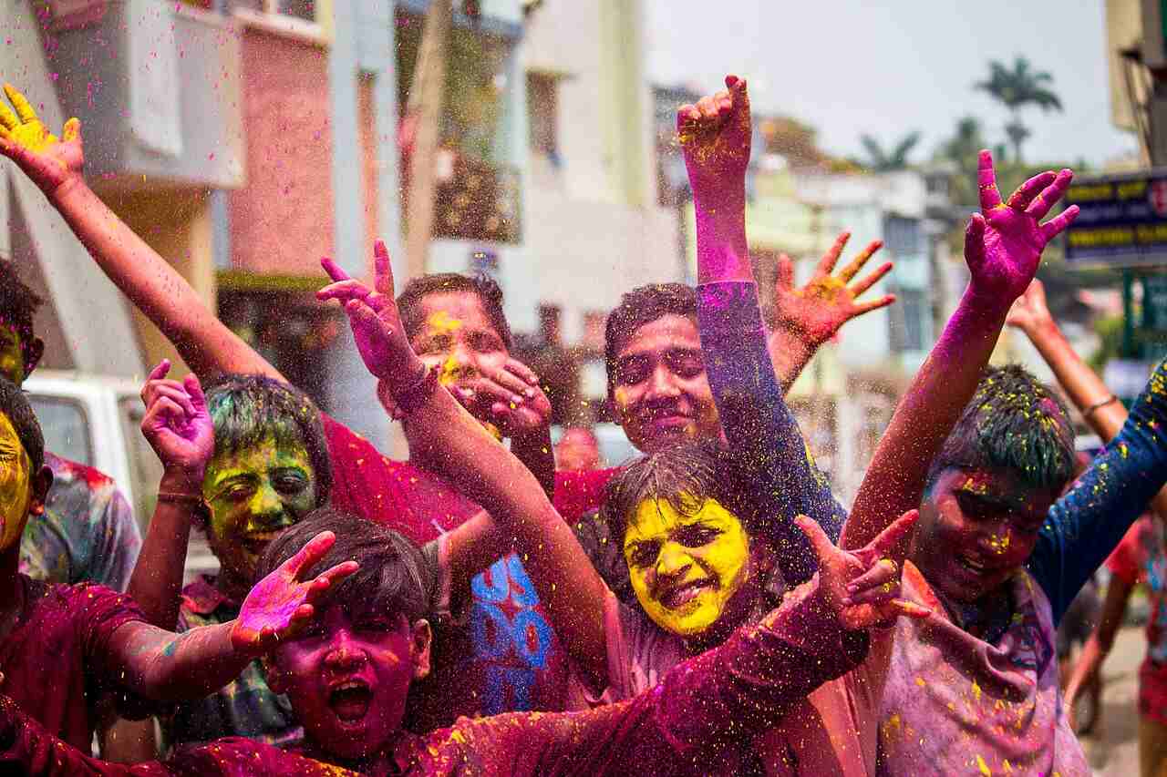 holi